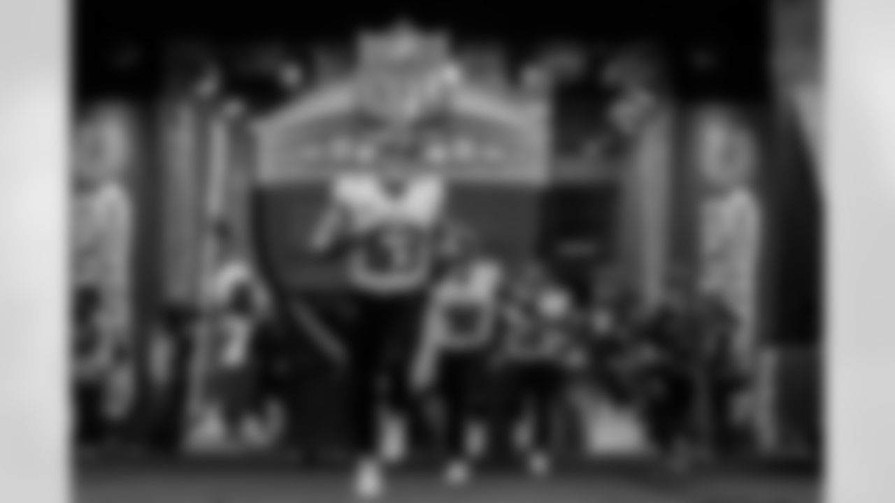 Atlanta Falcons guard Chris Lindstrom #63 before the Week 10 Game against the Indianapolis Colts at Olympic Stadium in Berlin, Germany on Sunday, November 9, 2025. (Photo by Taylor McLaughlin/Atlanta Falcons)