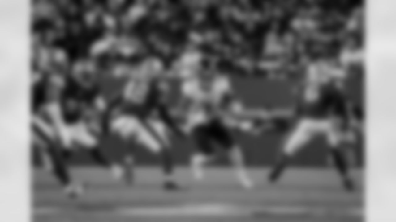 Atlanta Falcons running back Bijan Robinson #7 runs the ball during the Week 7 Game against the San Francisco 49ers at Levi's Stadium in Santa Clara, California on Sunday, October 19, 2025. (Photo by Jay Bendlin/Atlanta Falcons)