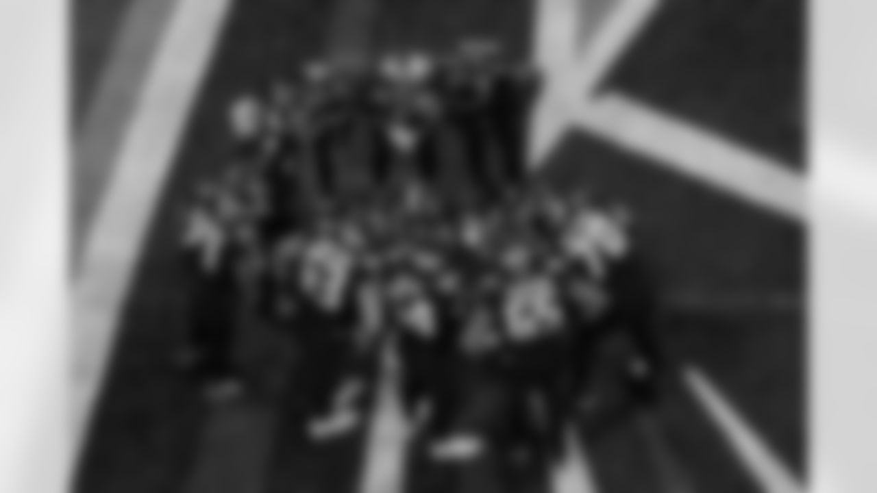 Offensive huddle during the first half of the Week 8 Game against the Miami Dolphins at Mercedes-Benz Stadium in Atlanta, Georgia on Sunday, October 26, 2025. (Photo by Mitch Martin/Atlanta Falcons)