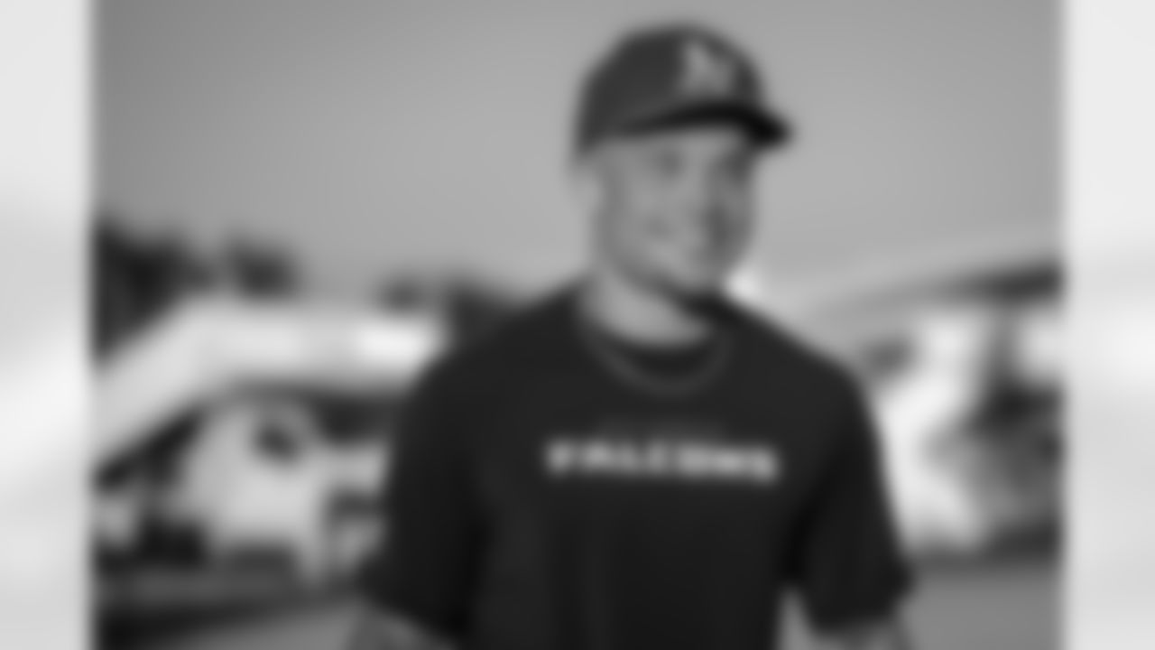 Atlanta Falcons wide receiver Casey Washington #82 boards the plane at Hartsfield-Jackson International Airport in Atlanta, Ga. on Saturday, November 6, 2025. (Photo by Taylor McLaughlin/Atlanta Falcons)