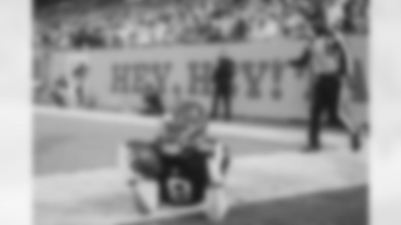 Atlanta Falcons tight end Kyle Pitts Sr. #8 celebrates his touchdown during the Week 15 Game against the Tampa Bay Buccaneers at Raymond James Stadium in Tampa, Florida on Thursday, December 11, 2025. (Photo by Brandon Magnus/Atlanta Falcons)