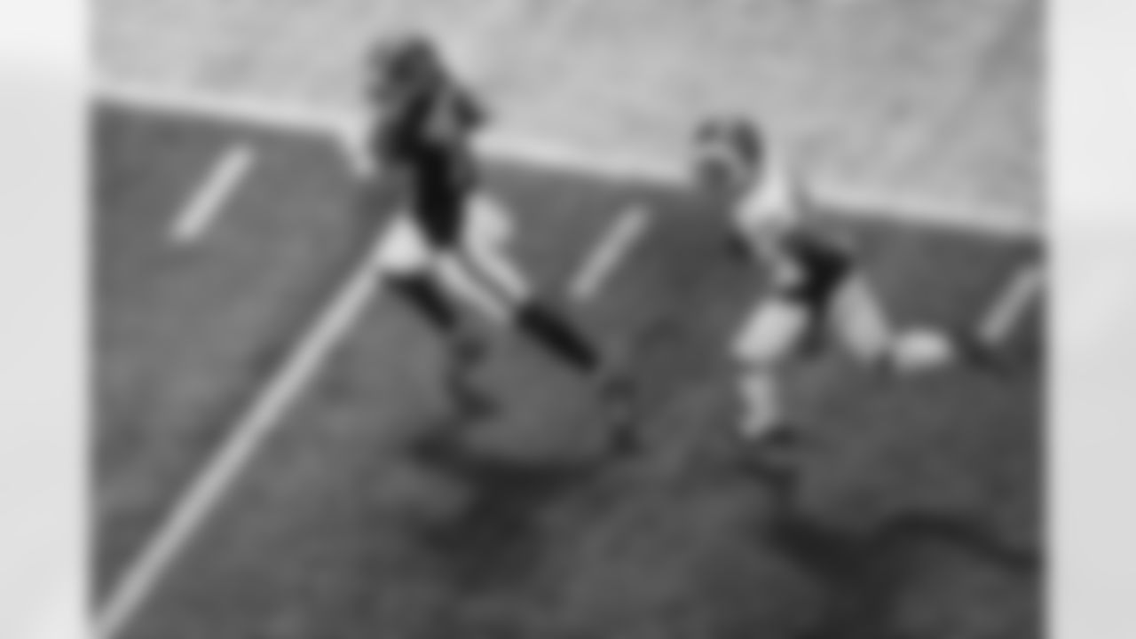 Atlanta Falcons running back Bijan Robinson #7 scores a touchdown during the Week 17 Game against the Los Angeles Rams at Mercedes-Benz Stadium in Atlanta, Georgia on Monday, December 29, 2025. (Photo by Jay Bendlin/Atlanta Falcons)