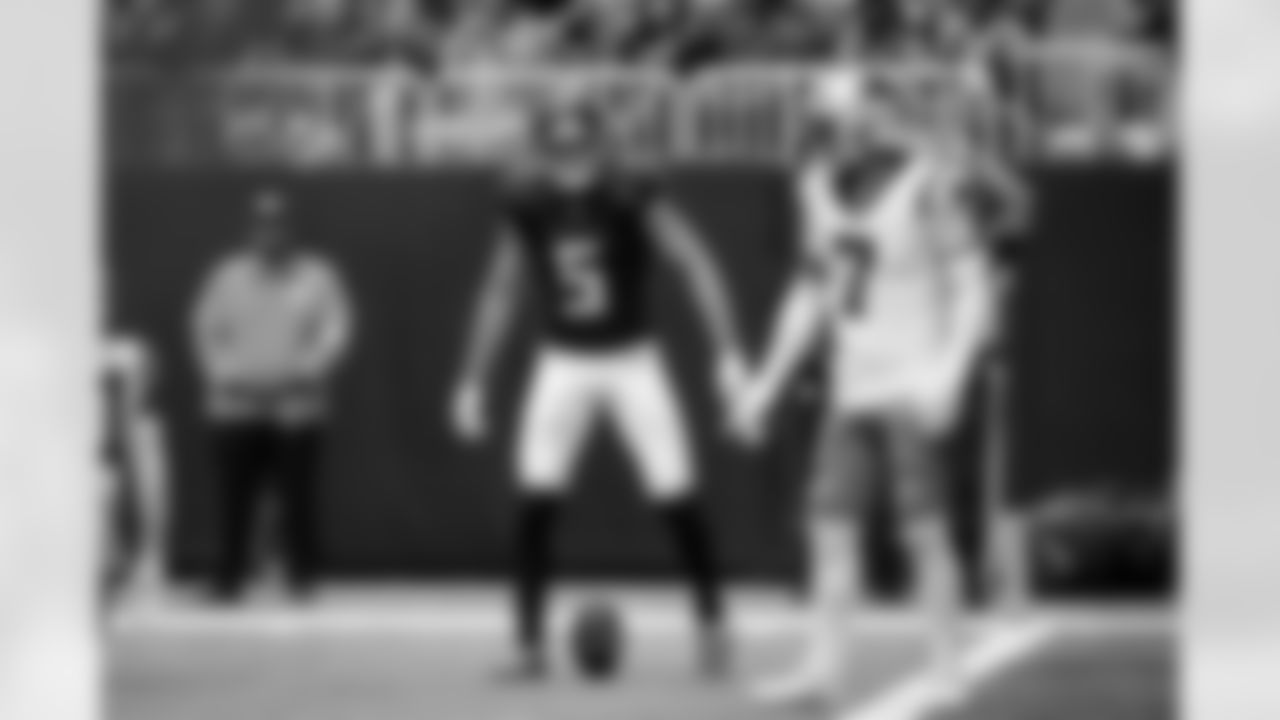 Atlanta Falcons wide receiver Drake London #5 reacts during the Week 11 Game against the Carolina Panthers at Mercedes-Benz Stadium in Atlanta, Georgia on Sunday, November 16, 2025. (Photo by Jay Bendlin/Atlanta Falcons)