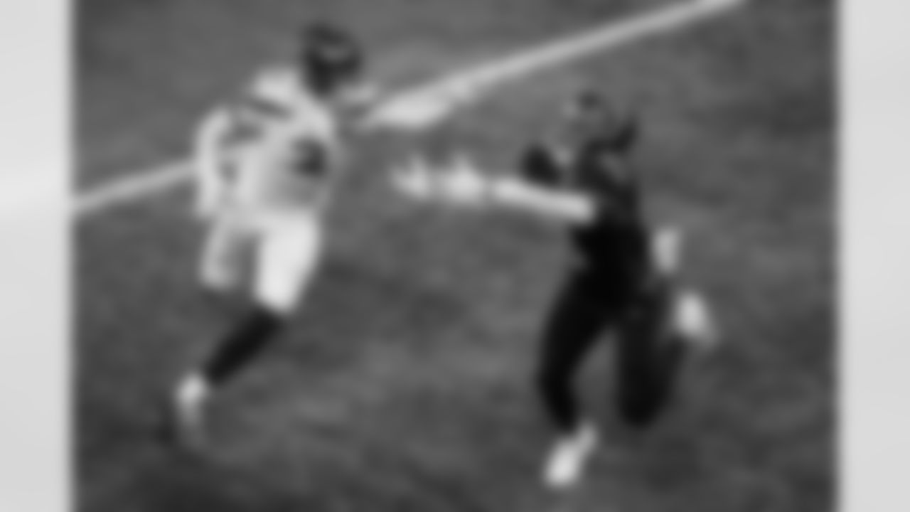 Atlanta Falcons tight end Kyle Pitts Sr. #8 catches the ball during the Week 14 Game against the Seattle Seahawks at Mercedes-Benz Stadium in Atlanta, Georgia on Sunday, December 7, 2025. (Photo by Matthew Grimes/Atlanta Falcons)