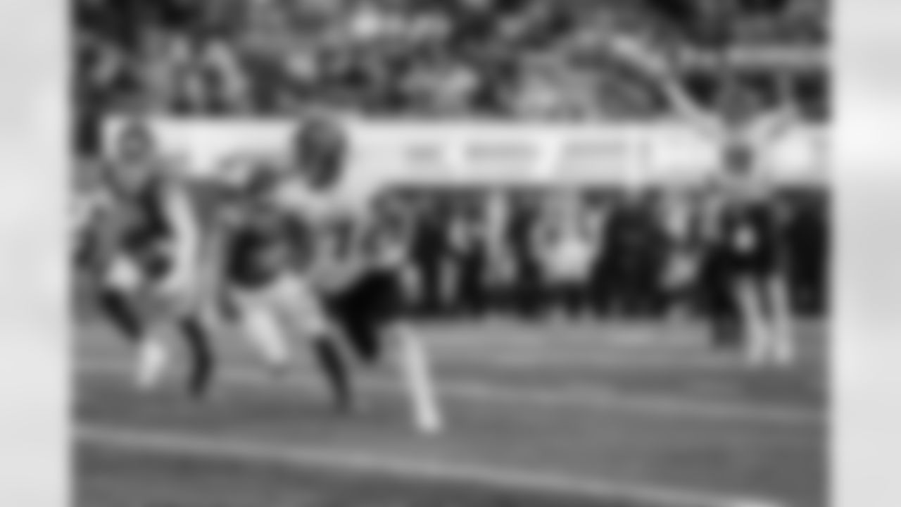 Atlanta Falcons running back Bijan Robinson #7 runs for a touchdown during the third quarter of the Week 13 Game against the New York Jets at Metlife Stadium in East Rutherford, New Jersey on Sunday, November 30, 2025. (Photo by Taylor McLaughlin/Atlanta Falcons)