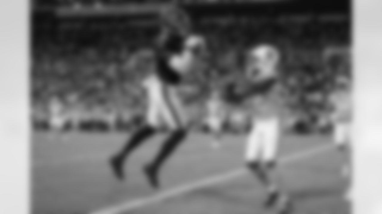 Atlanta Falcons tight end Kyle Pitts Sr. #8 scores a touchdown during the Week 15 Game against the Tampa Bay Buccaneers at Raymond James Stadium in Tampa, Florida on Thursday, December 11, 2025. (Photo by Taylor McLaughlin/Atlanta Falcons)