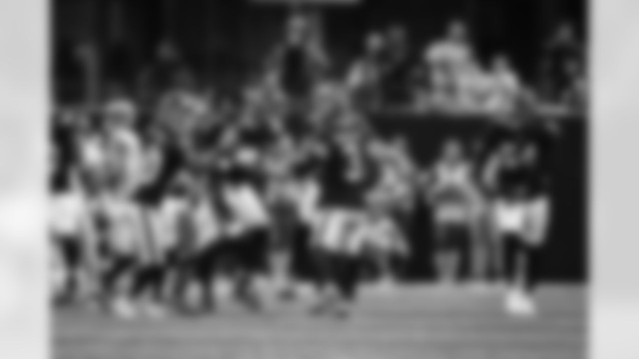 Atlanta Falcons defensive players celebrate after Atlanta Falcons linebacker Khalid Kareem #92 makes a tackle during the Week 17 Game against the Los Angeles Rams at Mercedes-Benz Stadium in Atlanta, Georgia on Monday, December 29, 2025. (Photo by AJ Reynolds/Atlanta Falcons)