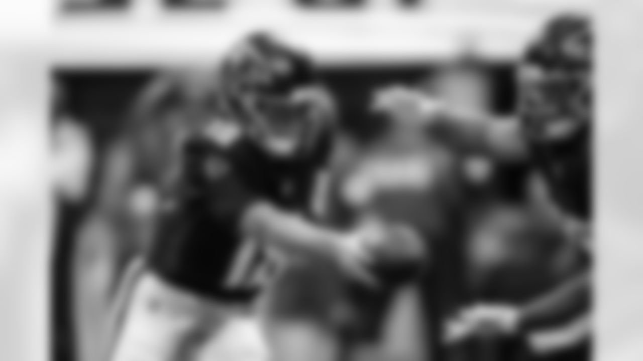 Atlanta Falcons quarterback Kirk Cousins #18 hands the ball off during the Week 11 Game against the Carolina Panthers at Mercedes-Benz Stadium in Atlanta, Georgia on Sunday, November 16, 2025. (Photo by Kevin Liles/Atlanta Falcons)