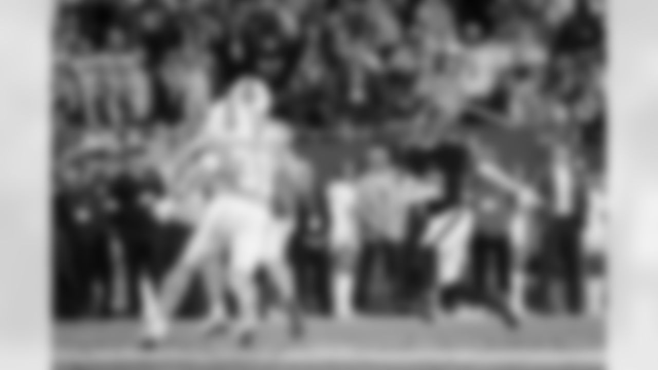 Atlanta Falcons tight end Kyle Pitts Sr. #8 runs the ball during the Week 15 Game against the Tampa Bay Buccaneers at Raymond James Stadium in Tampa, Florida on Thursday, December 11, 2025. (Photo by Jay Bendlin/Atlanta Falcons)