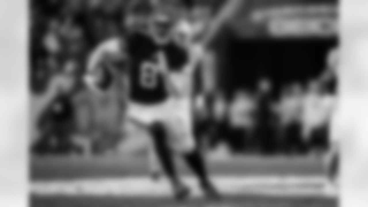 Atlanta Falcons tight end Kyle Pitts Sr. #8 runs the ball during the Week 15 Game against the Tampa Bay Buccaneers at Raymond James Stadium in Tampa, Florida on Thursday, December 11, 2025. (Photo by Mitch Martin/Atlanta Falcons)