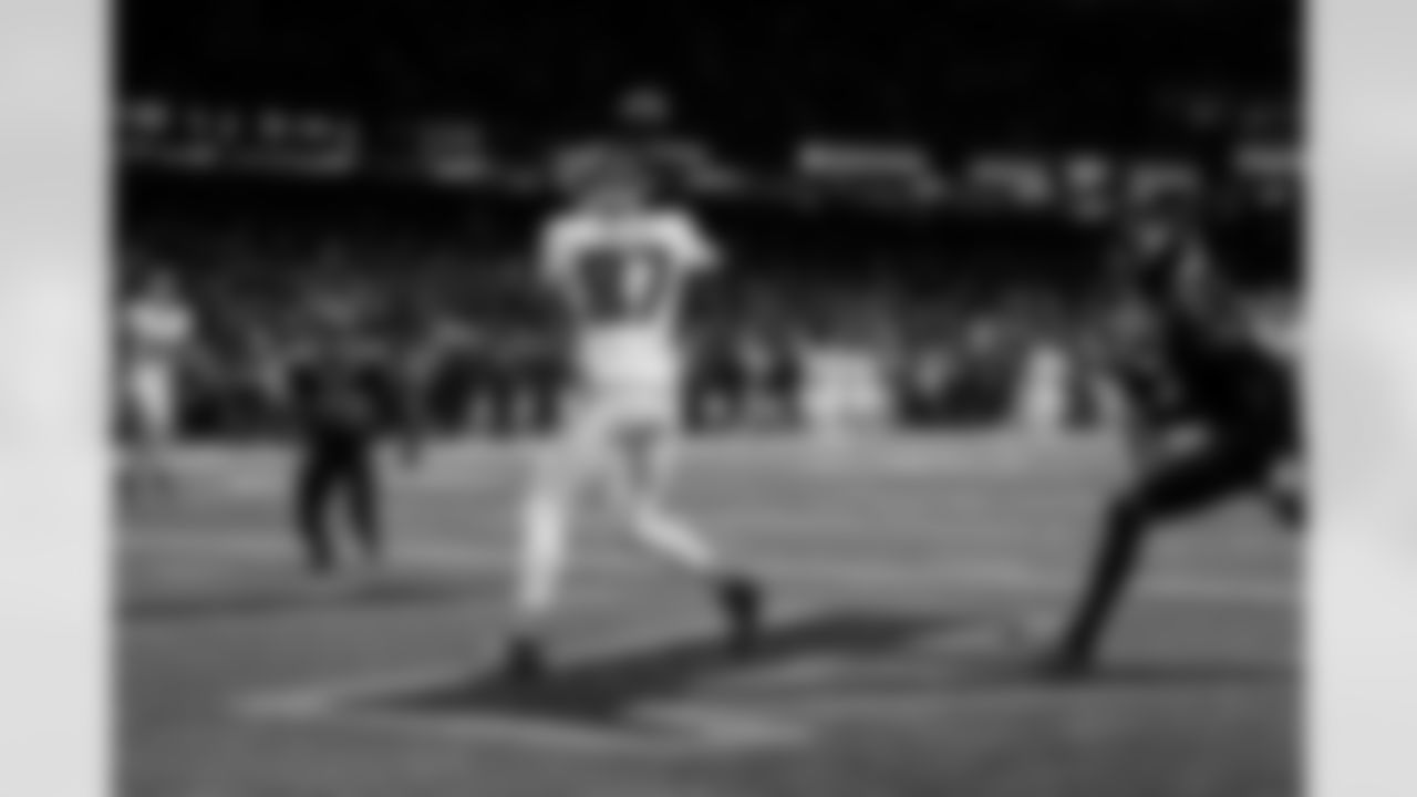 Atlanta Falcons wide receiver David Sills V #87 makes a touchdown catch during the Week 12 Game against the New Orleans Saints at Caesars Superdome in New Orleans, Louisiana on Sunday, November 23, 2025. (Photo by Taylor McLaughlin/Atlanta Falcons)