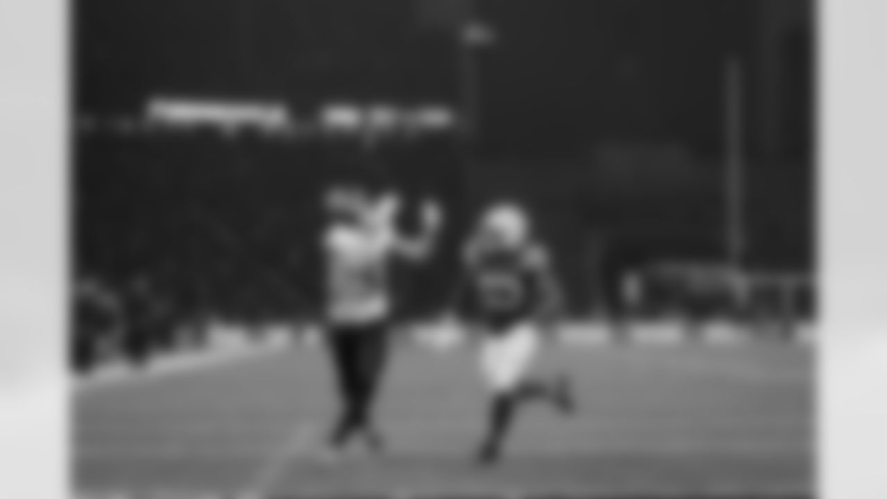 Atlanta Falcons wide receiver Drake London #5 catches a touchdown pass during the second quarter of the Week 10 Game against the Indianapolis Colts at Olympic Stadium in Berlin, Germany on Sunday, November 9, 2025. (Photo by Taylor McLaughlin/Atlanta Falcons)