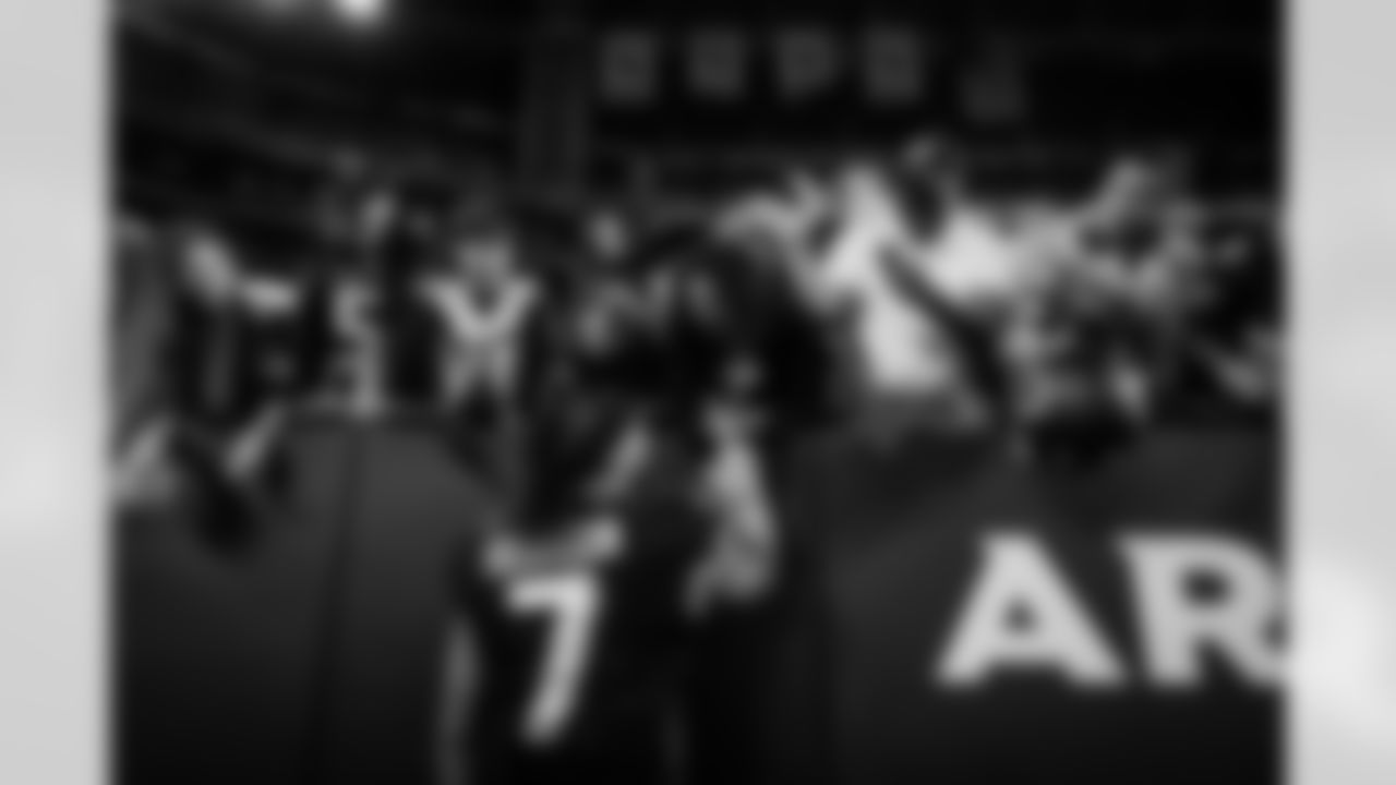 Atlanta Falcons running back Bijan Robinson #7 greets fans after the Week 16 Game against the Arizona Cardinals at State Farm Stadium in Glendale, Arizona on Sunday, December 21, 2025. (Photo by Taylor McLaughlin/Atlanta Falcons)