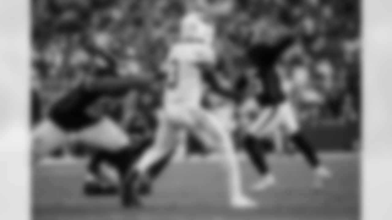 Atlanta Falcons kicker Zane Gonzalez #45 kicks an extra point during the fourth quarter of the Week 16 Game against the Arizona Cardinals at State Farm Stadium in Glendale, Arizona on Sunday, December 21, 2025. (Photo by Jay Bendlin/Atlanta Falcons)