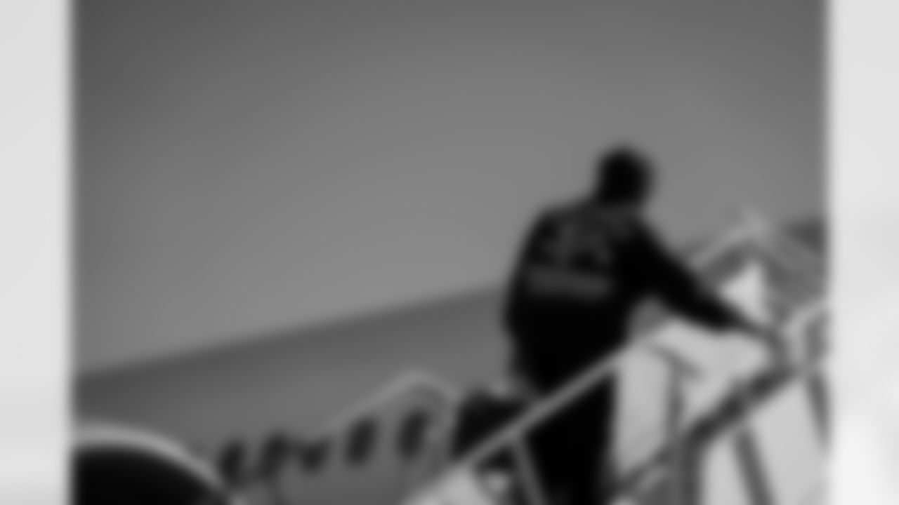 Atlanta Falcons wide receiver KhaDarel Hodge #4 boards the plane at Hartsfield-Jackson International Airport in Atlanta, Ga. on Saturday, September 13, 2025. (Photo by Taylor McLaughlin/Atlanta Falcons)