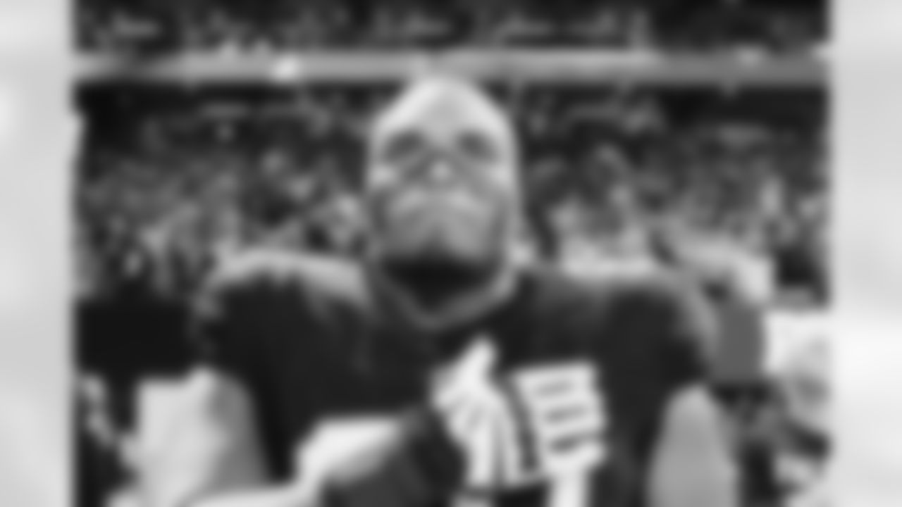 Atlanta Falcons offensive lineman Kyle Hinton #68 during the anthem during Week 6 against the Buffalo Bills at Mercedes-Benz Stadium in Atlanta, Ga. on Monday, October 13, 2025. (Photo by Brandon Magnus/Atlanta Falcons)