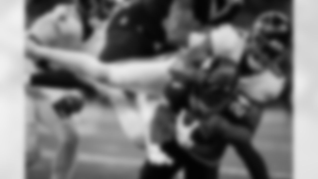 Atlanta Falcons outside linebacker Divine Deablo #0 makes a tackle during the Week 12 Game against the New Orleans Saints at Caesars Superdome in New Orleans, Louisiana on Sunday, November 23, 2025. (Photo by Taylor McLaughlin/Atlanta Falcons)