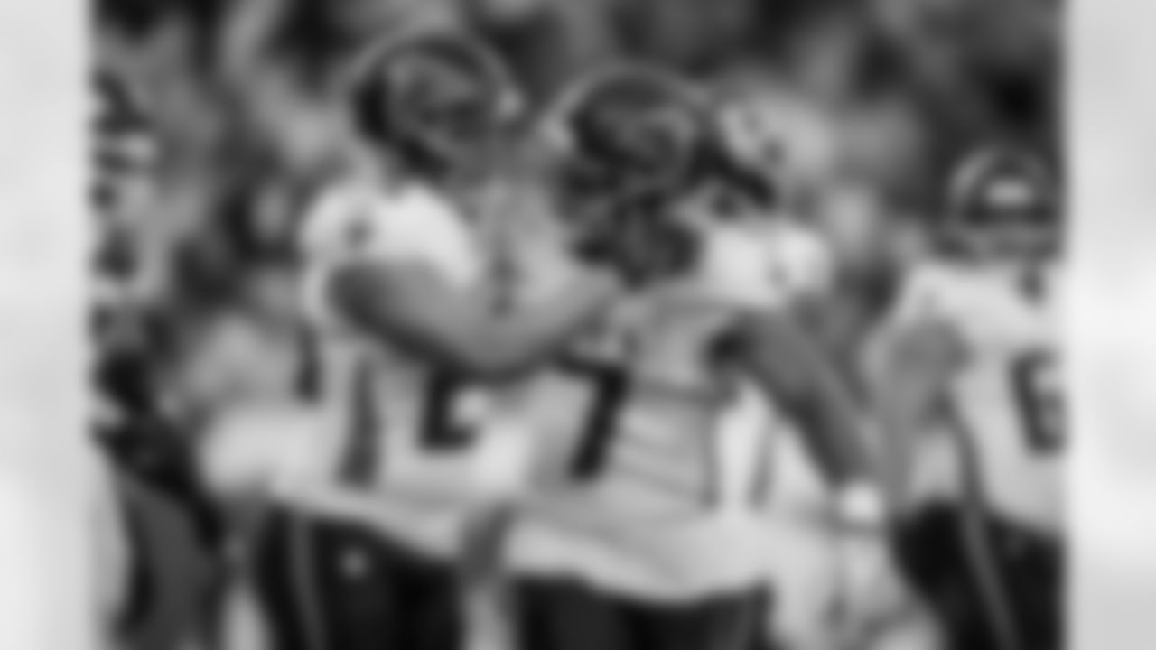 Atlanta Falcons running back Tyler Allgeier #25 celebrates a touchdown with Atlanta Falcons running back Bijan Robinson #7 during the Week 13 Game against the New York Jets at Metlife Stadium in East Rutherford, New Jersey on Sunday, November 30, 2025. (Photo by Jay Bendlin/Atlanta Falcons)