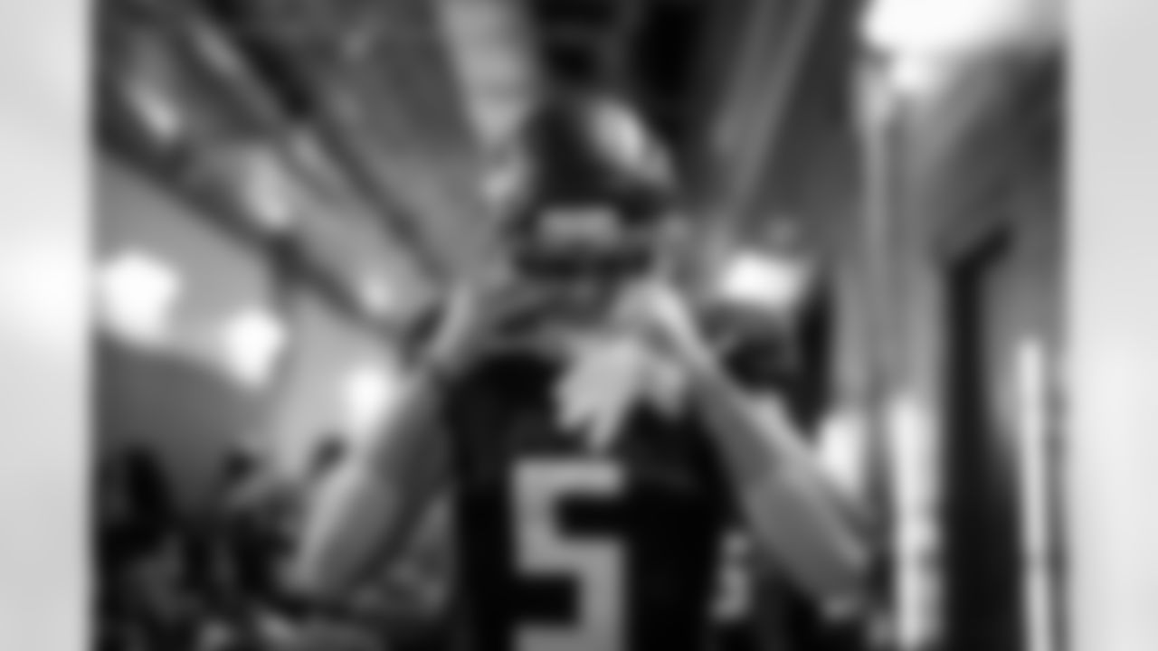 Atlanta Falcons wide receiver Drake London #5 walks out of the locker room before the Week 11 Game against the Carolina Panthers at Mercedes-Benz Stadium in Atlanta, Georgia on Sunday, November 16, 2025. (Photo by Jay Bendlin/Atlanta Falcons)