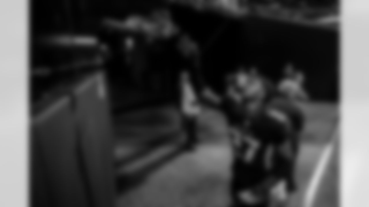 Atlanta Falcons edge rusher James Pearce Jr. #27 signs his autograph after the Week 18 Game against the New Orleans Saints at Mercedes-Benz Stadium in Atlanta, Georgia on Sunday, January 4, 2026. (Photo by Matthew Grimes/Atlanta Falcons)