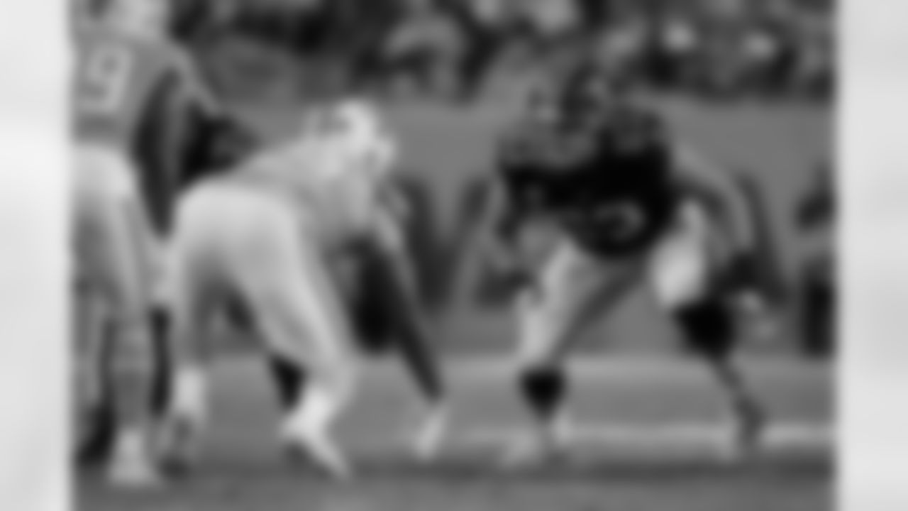 Atlanta Falcons guard Chris Lindstrom #63 during the Week 15 Game against the Tampa Bay Buccaneers at Raymond James Stadium in Tampa, Florida on Thursday, December 11, 2025. (Photo by Jay Bendlin/Atlanta Falcons)