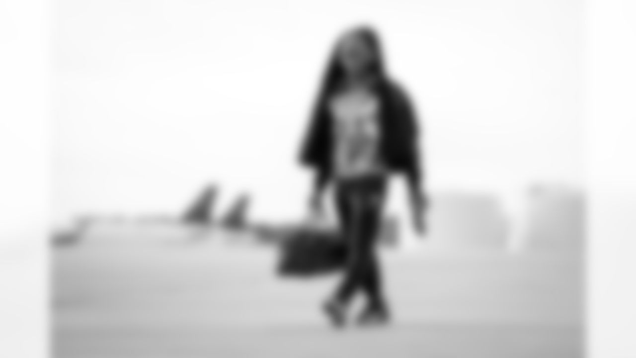 Atlanta Falcons cornerback Natrone Brooks #35 boards the plane at Hartsfield-Jackson International Airport in Atlanta, Ga. on Taylor McLaughlin/Atlanta Falcons)