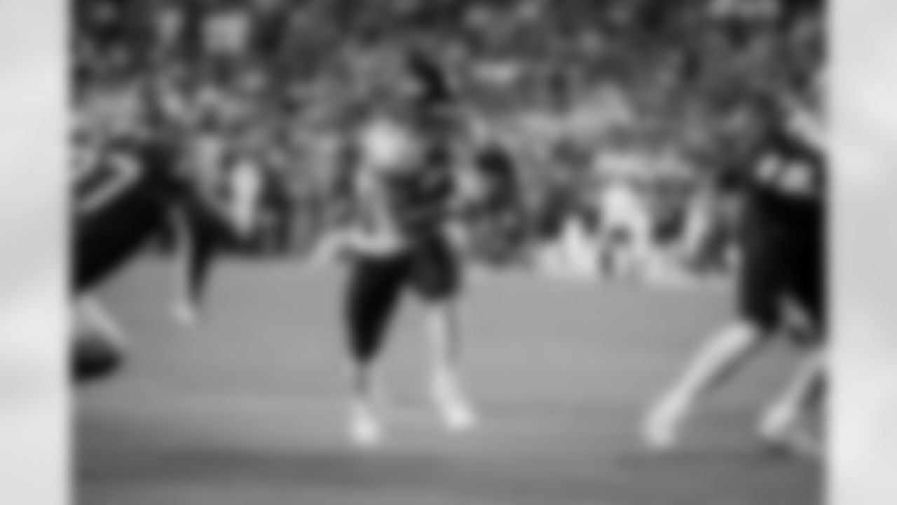 Atlanta Falcons running back Bijan Robinson #7 carries the ball during the Week 7 Game against the San Francisco 49ers at Levi's Stadium in Santa Clara, California on Sunday, October 19, 2025. (Photo by Taylor McLaughlin/Atlanta Falcons)