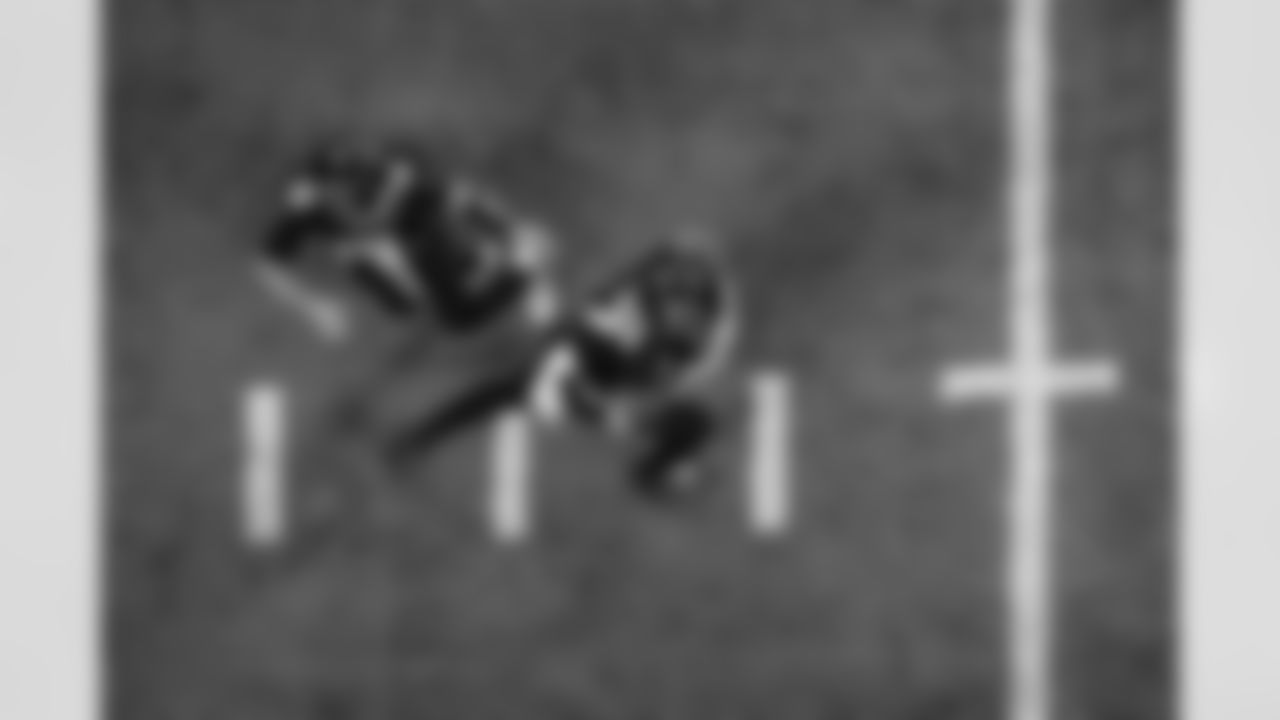 Atlanta Falcons quarterback Kirk Cousins #18 hands the ball off to Atlanta Falcons running back Bijan Robinson #7 during the Week 18 Game against the New Orleans Saints at Mercedes-Benz Stadium in Atlanta, Georgia on Sunday, January 4, 2026. (Photo by Taylor McLaughlin/Atlanta Falcons)