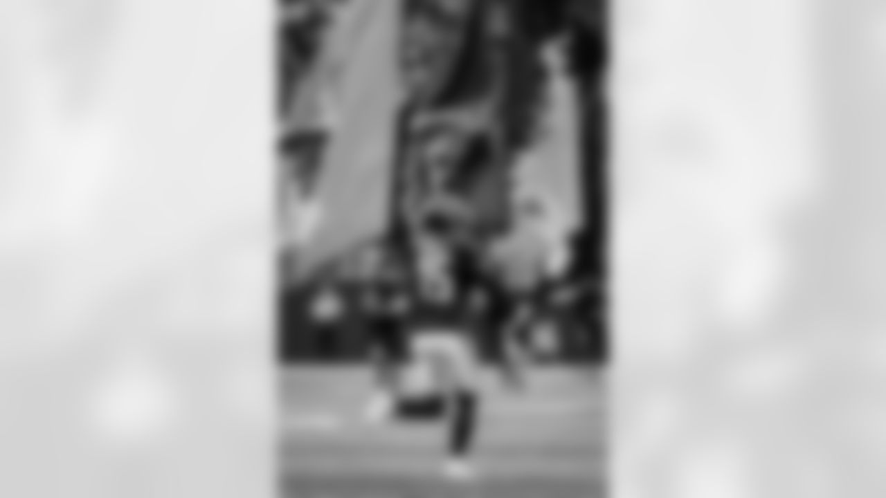 Atlanta Falcons kicker Zane Gonzalez #45 scores an extra point during the Week 11 Game against the Carolina Panthers at Mercedes-Benz Stadium in Atlanta, Georgia on Sunday, November 16, 2025. (Photo by Taylor McLaughlin/Atlanta Falcons)