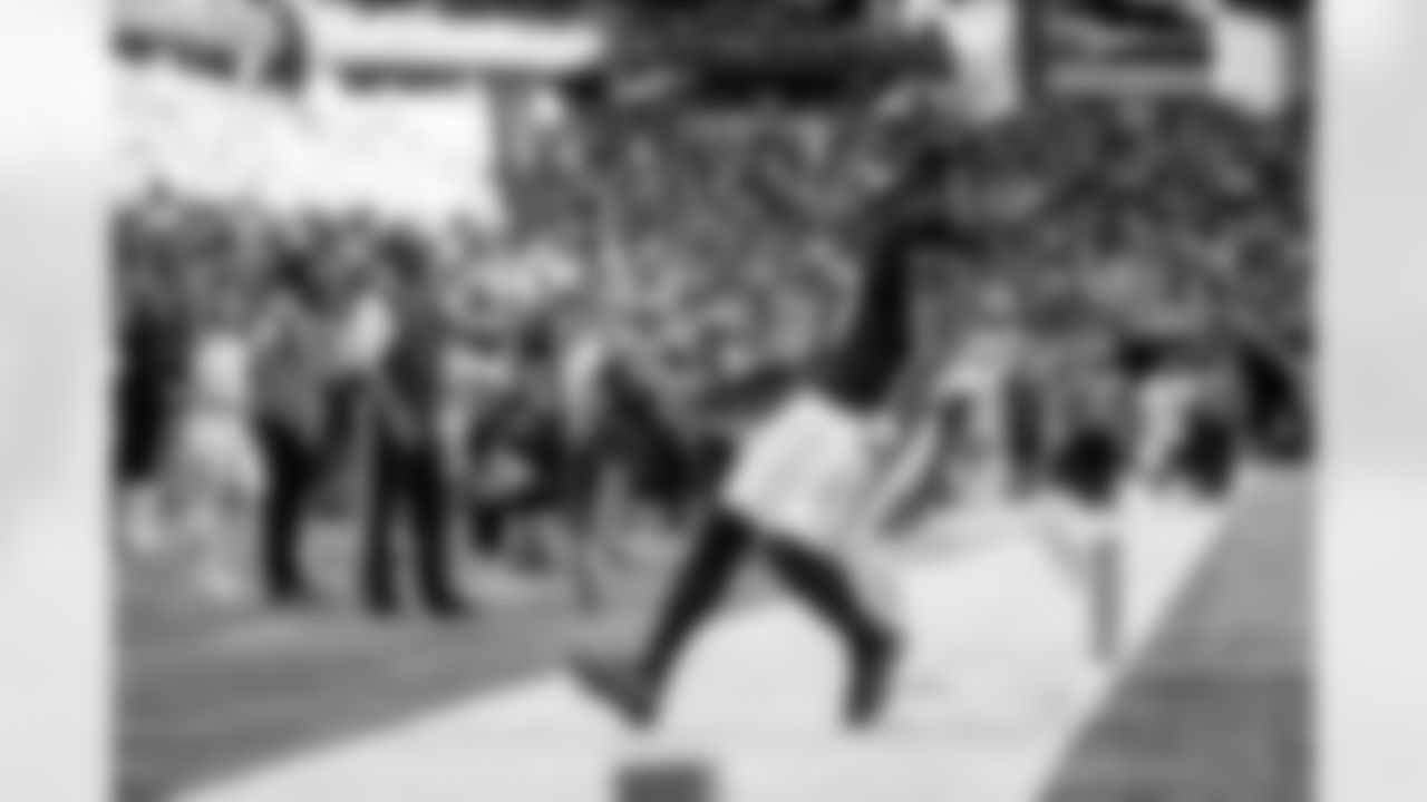 Atlanta Falcons running back Bijan Robinson #7 scores a touchdown during the Week 11 Game against the Carolina Panthers at Mercedes-Benz Stadium in Atlanta, Georgia on Sunday, November 16, 2025. (Photo by AJ Reynolds/Atlanta Falcons)