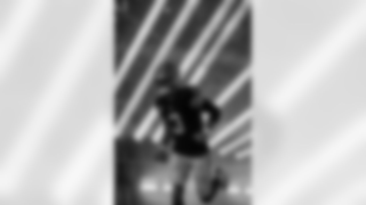 Atlanta Falcons safety Jessie Bates III #3 runs out of the tunnel before the Week 17 Game against the Los Angeles Rams at Mercedes-Benz Stadium in Atlanta, Georgia on Monday, December 29, 2025. (Photo by Jay Bendlin/Atlanta Falcons)