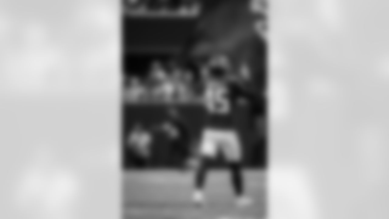 Atlanta Falcons kicker Zane Gonzalez #45 kicks a field gaol during the Week 11 Game against the Carolina Panthers at Mercedes-Benz Stadium in Atlanta, Georgia on Sunday, November 16, 2025. (Photo by Jay Bendlin/Atlanta Falcons)