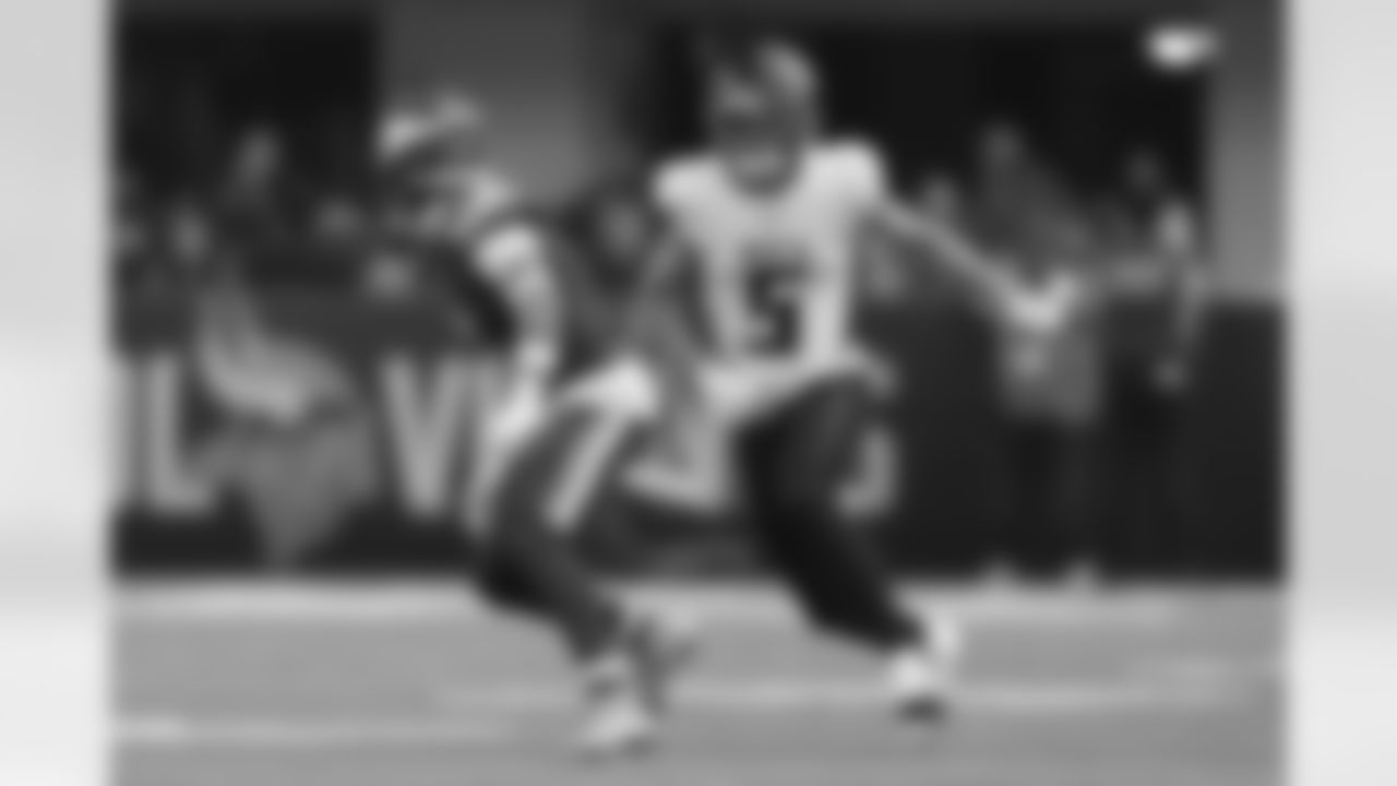 Atlanta Falcons wide receiver Drake London #5 runs a route during the second quarter of the Week 14 Game against the Minnesota Vikings at U.S Bank Stadium in Minneapolis, Minnesota on Sunday, December 8, 2024. (Photo by Jay Bendlin/Atlanta Falcons)