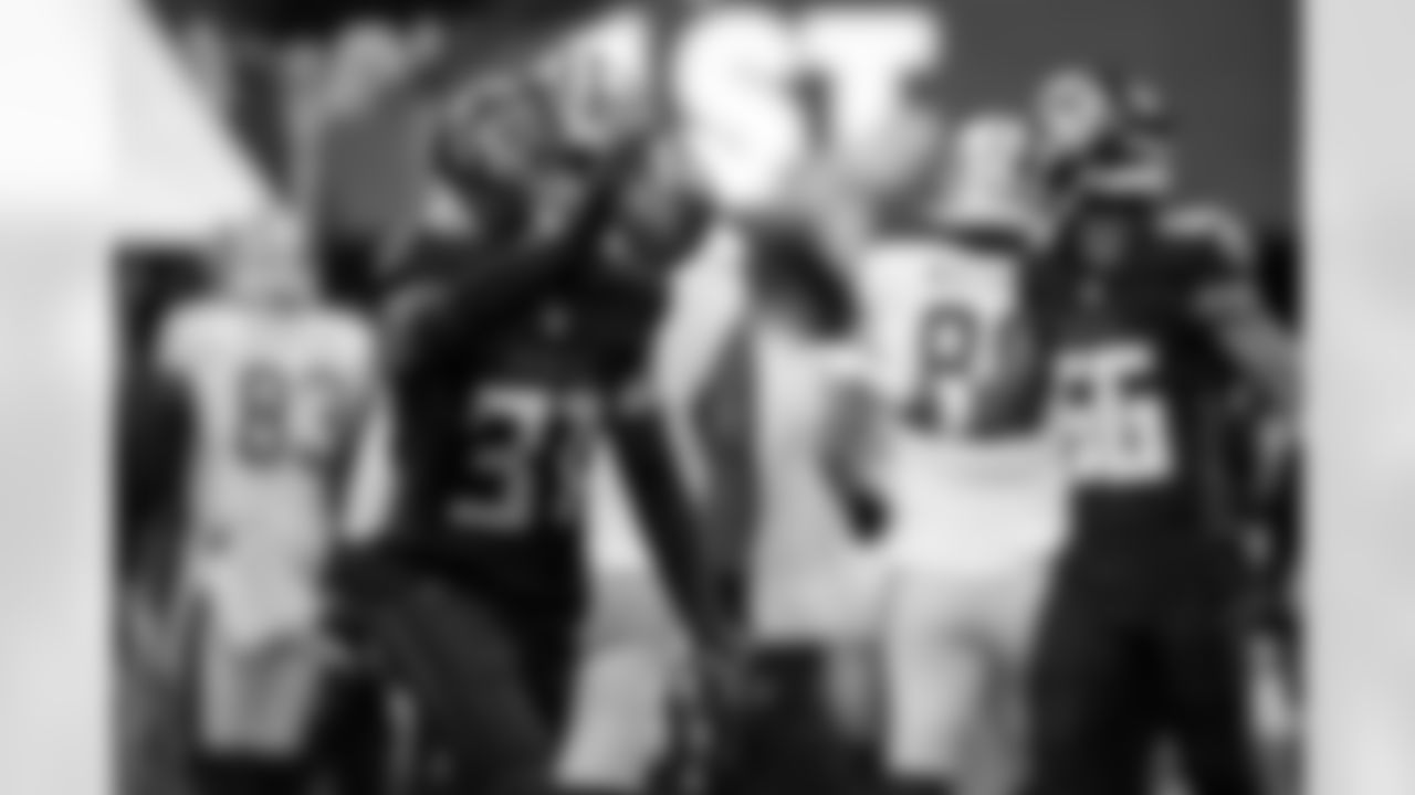 Atlanta Falcons safety Xavier Watts #31 recovers a fumble during the Week 18 Game against the New Orleans Saints at Mercedes-Benz Stadium in Atlanta, Georgia on Sunday, January 4, 2026. (Photo by Brandon Magnus/Atlanta Falcons)