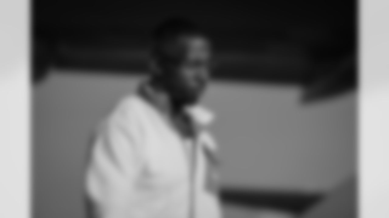 Atlanta Falcons tight end Kyle Pitts Sr. #8 boards the plane at Hartsfield-Jackson International Airport in Atlanta, Ga. on Saturday, November 22, 2025. (Photo by Jay Bendlin/Atlanta Falcons)