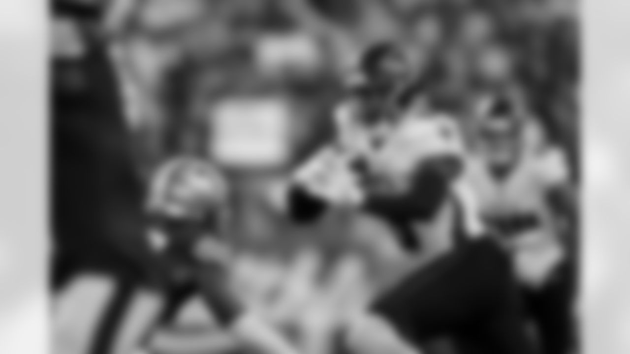 Atlanta Falcons tight end Kyle Pitts Sr. #8 carries the ball during the Week 7 Game against the San Francisco 49ers at Levi's Stadium in Santa Clara, California on Sunday, October 19, 2025. (Photo by Donald Miralle/Atlanta Falcons)