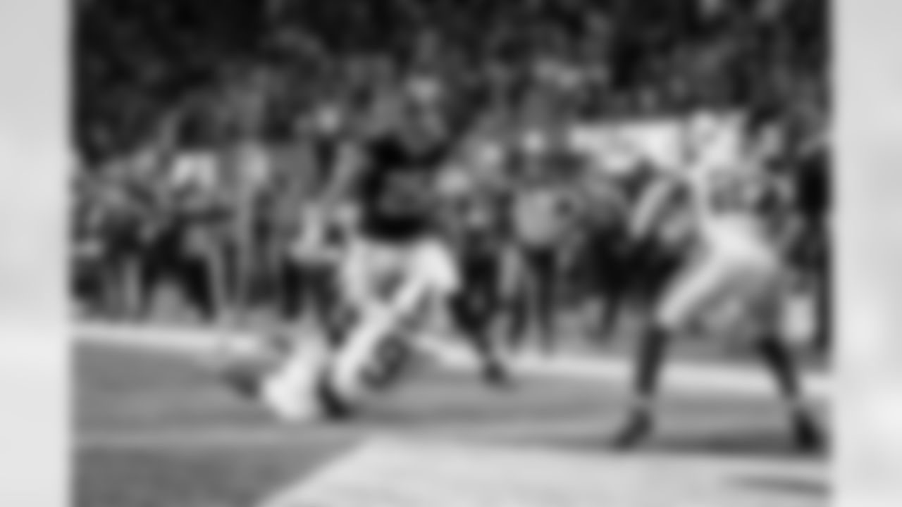 Atlanta Falcons running back Tyler Allgeier #25 scores a touchdown during the Week 6 Game against the Buffalo Bills at Mercedes-Benz Stadium in Atlanta, Georgia on Monday, October 13, 2025. (Photo by Jay Bendlin/Atlanta Falcons)