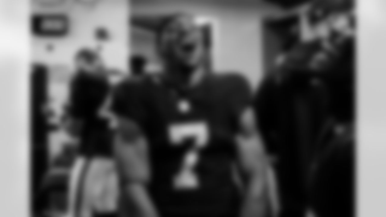Atlanta Falcons running back Bijan Robinson #7 celebrates in the locker room during the Week 15 Game against the Tampa Bay Buccaneers at Raymond James Stadium in Tampa, Florida on Thursday, December 11, 2025. (Photo by Jay Bendlin/Atlanta Falcons)