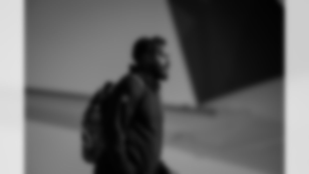 Atlanta Falcons outside linebacker Divine Deablo #0 boards the plane at Hartsfield-Jackson International Airport in Atlanta, Ga. on Saturday, December 20, 2025. (Photo by Jay Bendlin/Atlanta Falcons)