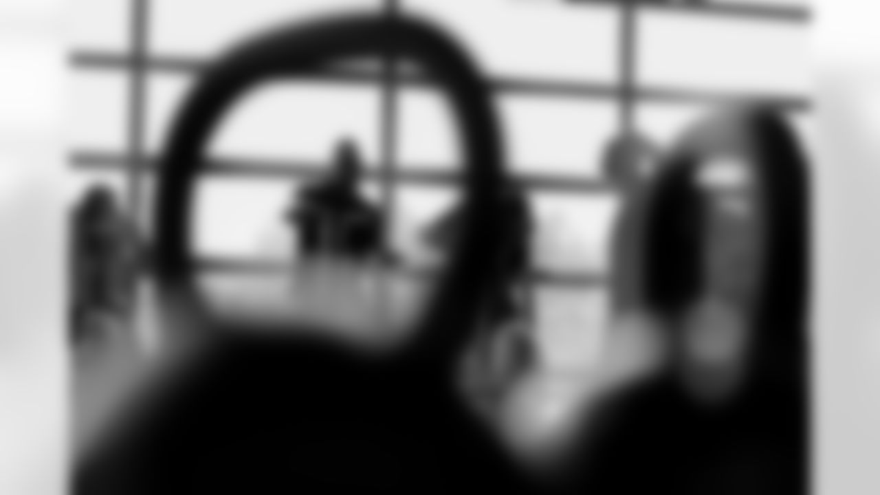 Atlanta Falcons running back Bijan Robinson #7 during team lift at Atlanta Falcons Training Facility in Flowery Branch, Georgia, on Monday, December 8, 2025. (Photo by Taylor McLaughlin/Atlanta Falcons)