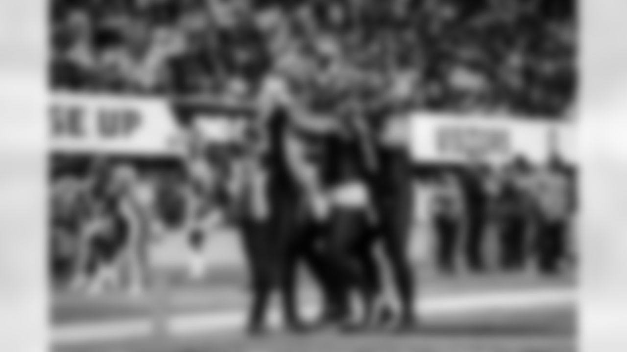 Atlanta Falcons wide receiver Drake London #5 scores a touchdown during the Week 18 Game against the New Orleans Saints at Mercedes-Benz Stadium in Atlanta, Georgia on Sunday, January 4, 2026. (Photo by AJ Reynolds/Atlanta Falcons)