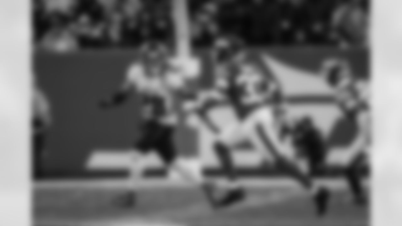 Atlanta Falcons cornerback Mike Ford Jr. #28 looks to block during the Week 13 Game against the New York Jets at Metlife Stadium in East Rutherford, New Jersey on Sunday, November 30, 2025. (Photo by Jay Bendlin/Atlanta Falcons)