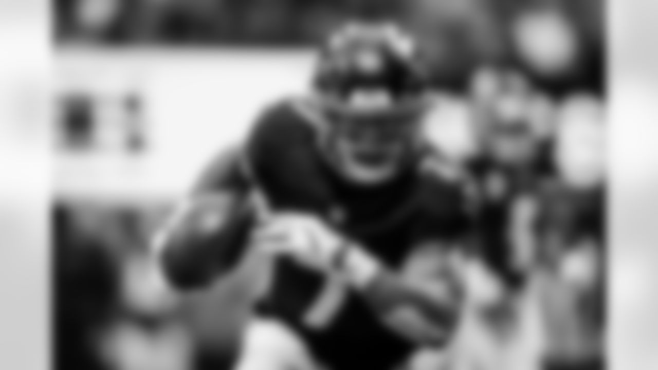 Atlanta Falcons running back Bijan Robinson #7 scores a touchdown during the Week 11 Game against the Carolina Panthers at Mercedes-Benz Stadium in Atlanta, Georgia on Sunday, November 16, 2025. (Photo by Kevin Liles/Atlanta Falcons)