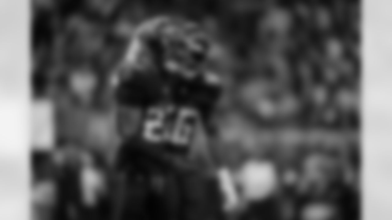 Atlanta Falcons edge rusher James Pearce Jr. #27 makes a record breaking sack during the Week 18 Game against the New Orleans Saints at Mercedes-Benz Stadium in Atlanta, Georgia on Sunday, January 4, 2026. (Photo by Jay Bendlin/Atlanta Falcons)