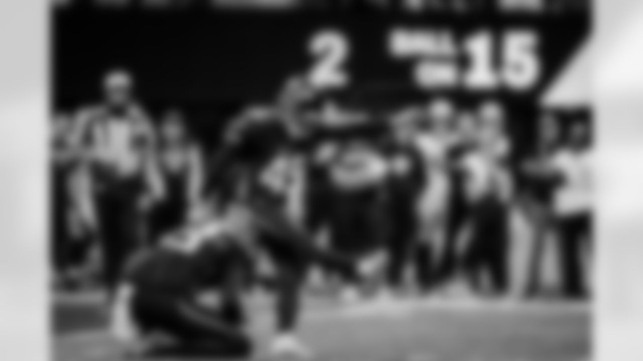 Atlanta Falcons kicker Zane Gonzalez #45 scores an extra point during the Week 18 Game against the New Orleans Saints at Mercedes-Benz Stadium in Atlanta, Georgia on Sunday, January 4, 2026. (Photo by Brandon Magnus/Atlanta Falcons)