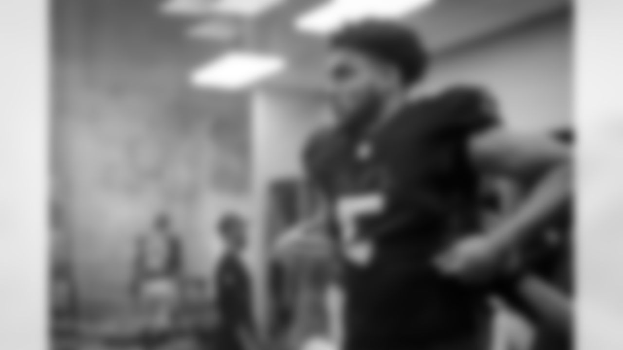 Atlanta Falcons wide receiver Drake London #5 in the locker room prior to the Week 16 Game against the Arizona Cardinals at State Farm Stadium in Glendale, Arizona on Sunday, December 21, 2025. (Photo by Jay Bendlin/Atlanta Falcons)