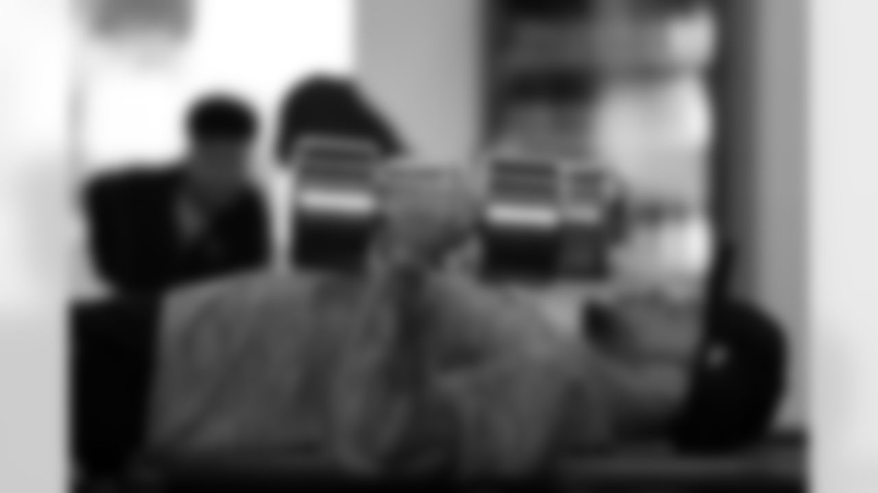 Atlanta Falcons wide receiver Casey Washington #82 during team lift at Atlanta Falcons Training Facility in Flowery Branch, Georgia, on Monday, December 8, 2025. (Photo by Taylor McLaughlin/Atlanta Falcons)