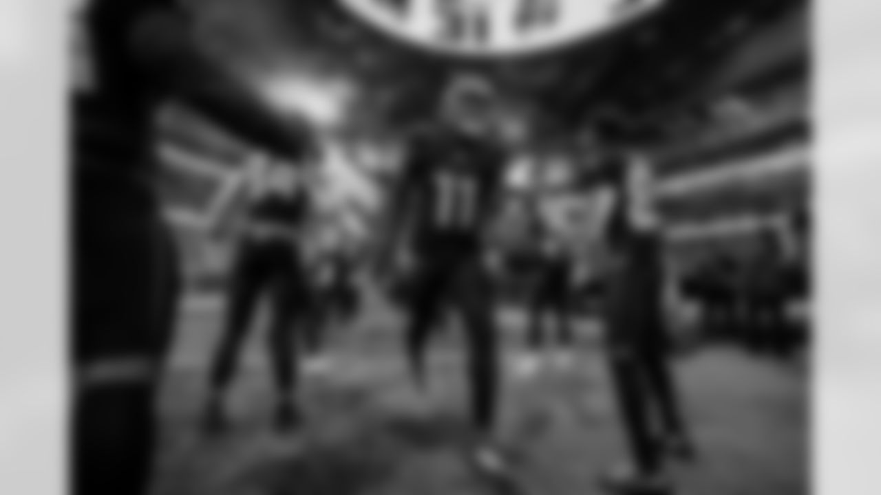 Atlanta Falcons edge rusher Jalon Walker #11 runs onto the field before the Week 18 Game against the New Orleans Saints at Mercedes-Benz Stadium in Atlanta, Georgia on Sunday, January 4, 2026. (Photo by Matthew Grimes/Atlanta Falcons)