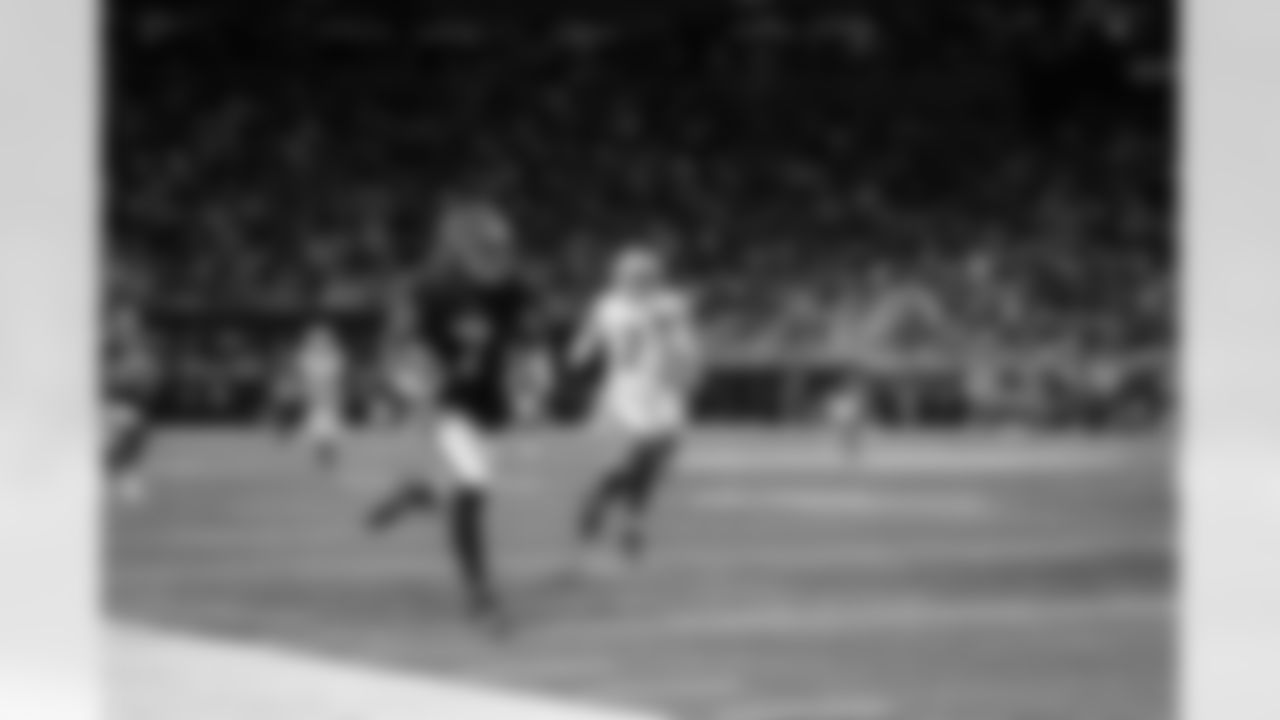 Atlanta Falcons running back Bijan Robinson #7 scores a touchdown during the Week 6 Game against the Buffalo Bills at Mercedes-Benz Stadium in Atlanta, Georgia on Monday, October 13, 2025. (Photo by Taylor McLaughlin/Atlanta Falcons)