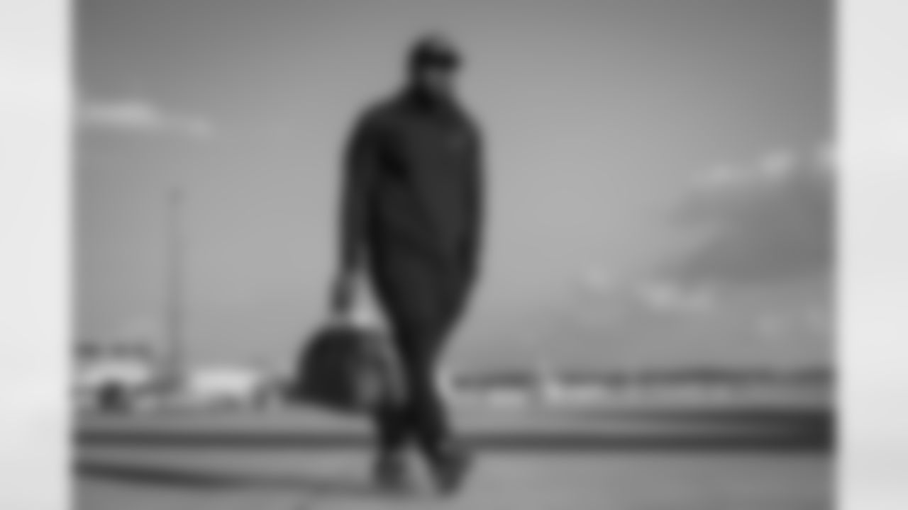 Atlanta Falcons defensive lineman David Onyemata #90 boards the plane at Hartsfield-Jackson International Airport in Atlanta, Ga. on Saturday, November 22, 2025. (Photo by Jay Bendlin/Atlanta Falcons)